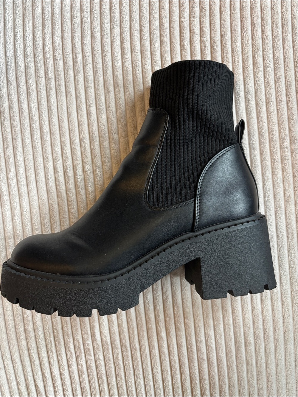 Madden Girl Black Chunky Chelsea Ankle Boots - Women's